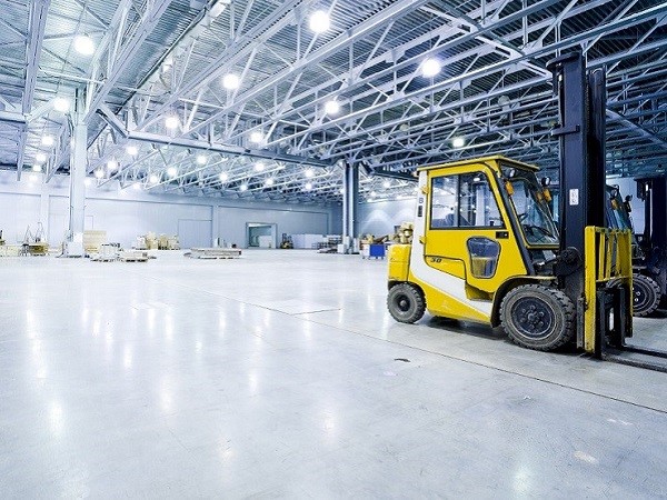 Pulizia di capannone industriale a Milano