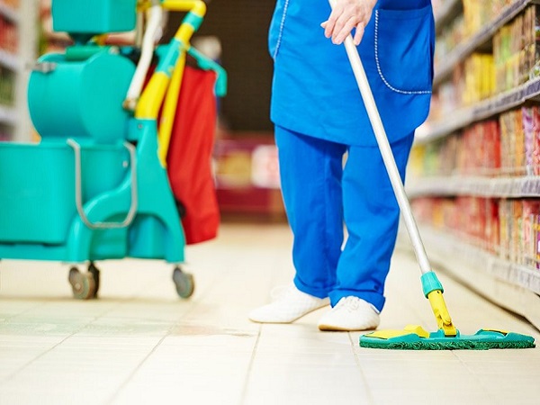Esecuzione di pulizie per negozi a Milano